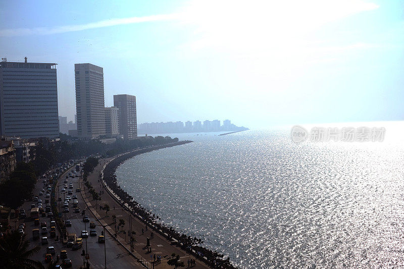 孟买/孟买市海滩高速公路海岸线在傍晚的太阳